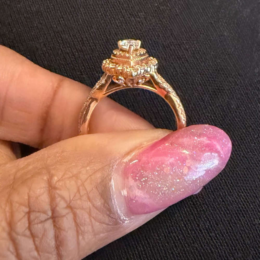 Pear shaped engagement ring - Picture 4 of 5